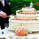 Ý nghĩa cắt bánh cưới và rót sâm banh là như thế nào?