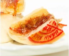 Bánh pía thịt lạp là gì? Cách làm bánh pía nhân thịt lạp