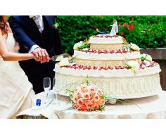 Ý nghĩa cắt bánh cưới và rót sâm banh là như thế nào?